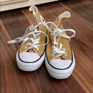 Gold sparkle converse